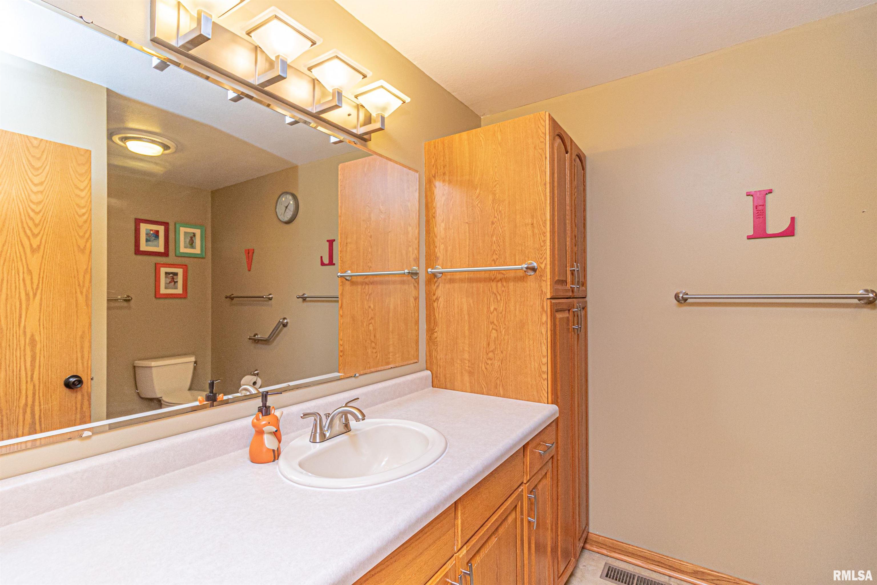 701 East Queenwood Road Morton, IL 61550 - Photo 46 of 57