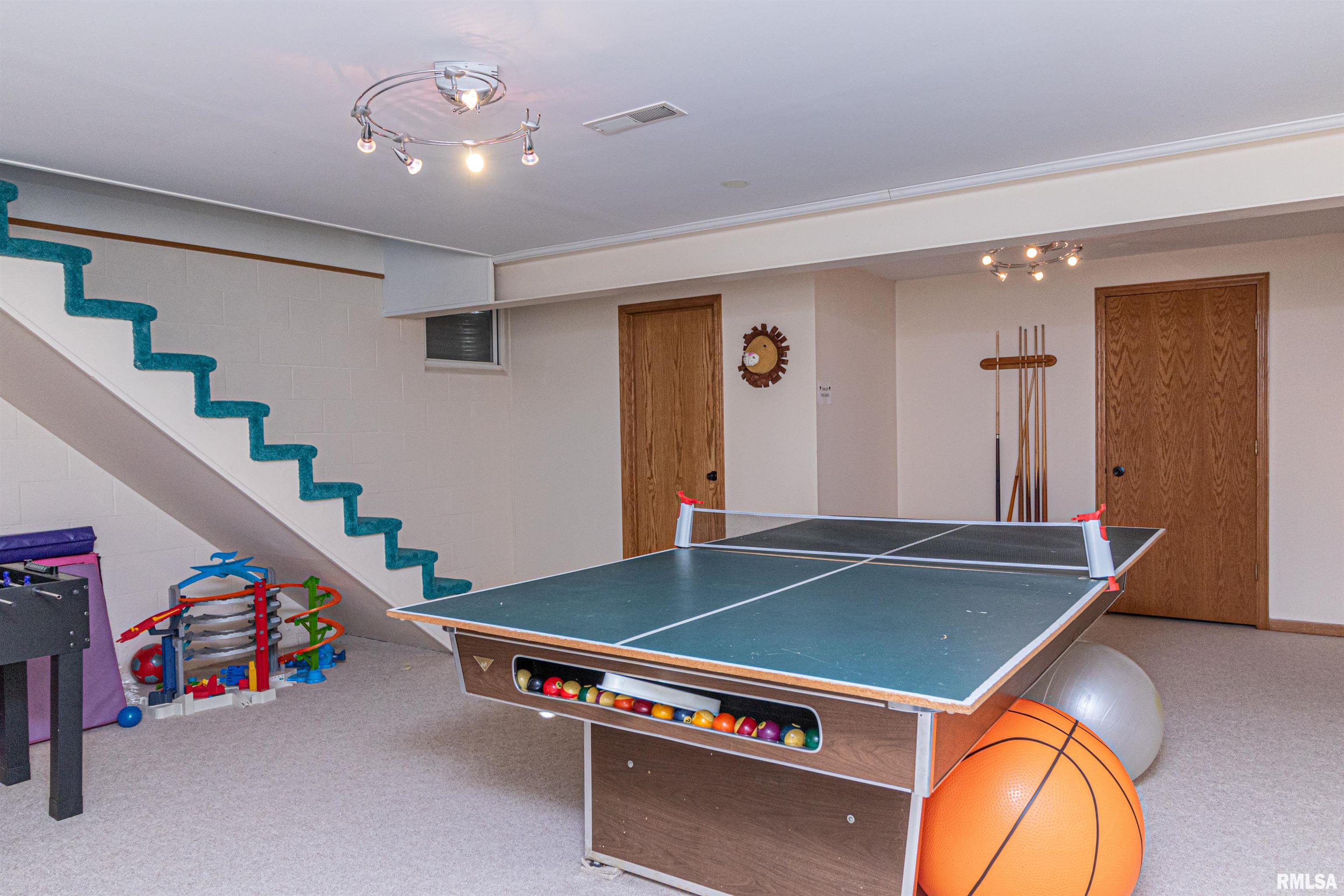701 East Queenwood Road Morton, IL 61550 - Photo 50 of 57