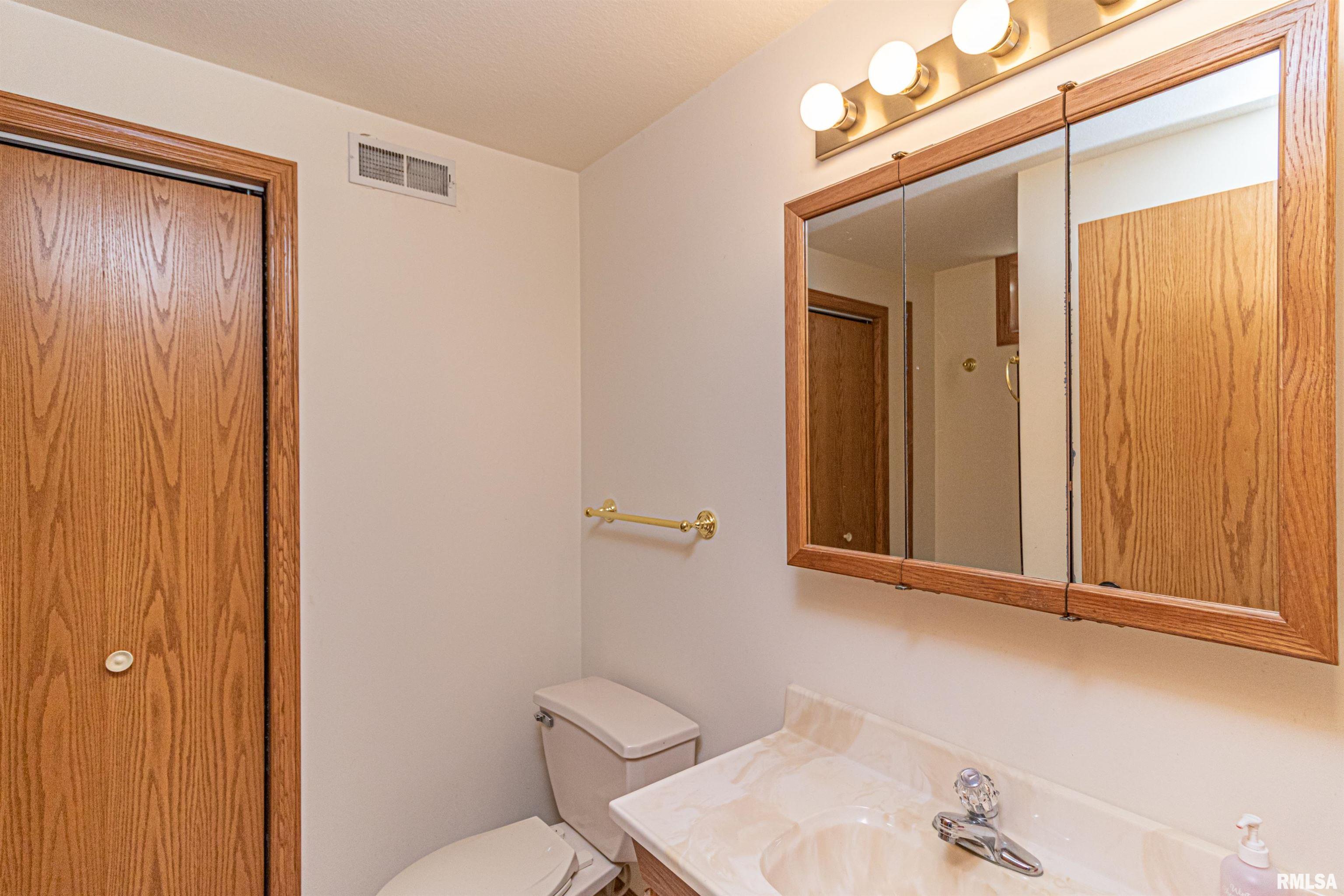 701 East Queenwood Road Morton, IL 61550 - Photo 51 of 57