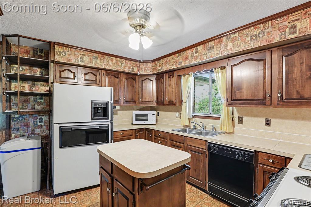 7860 Rynn Road Avoca, MI 48006 - Photo 9 of 33