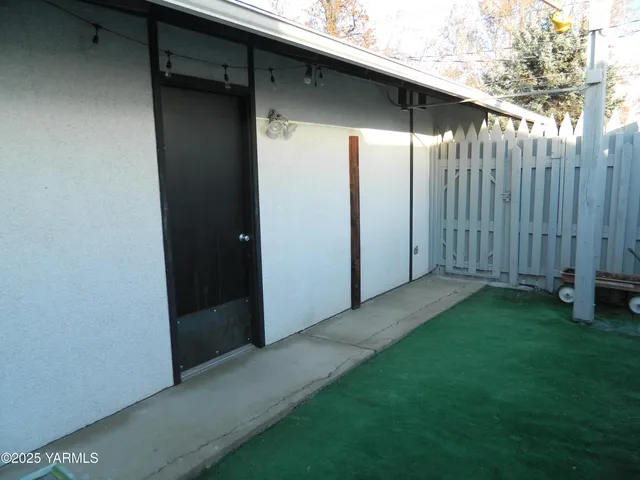 $260,000 | 611 1/2 South 15th Avenue, Yakima, WA 98902