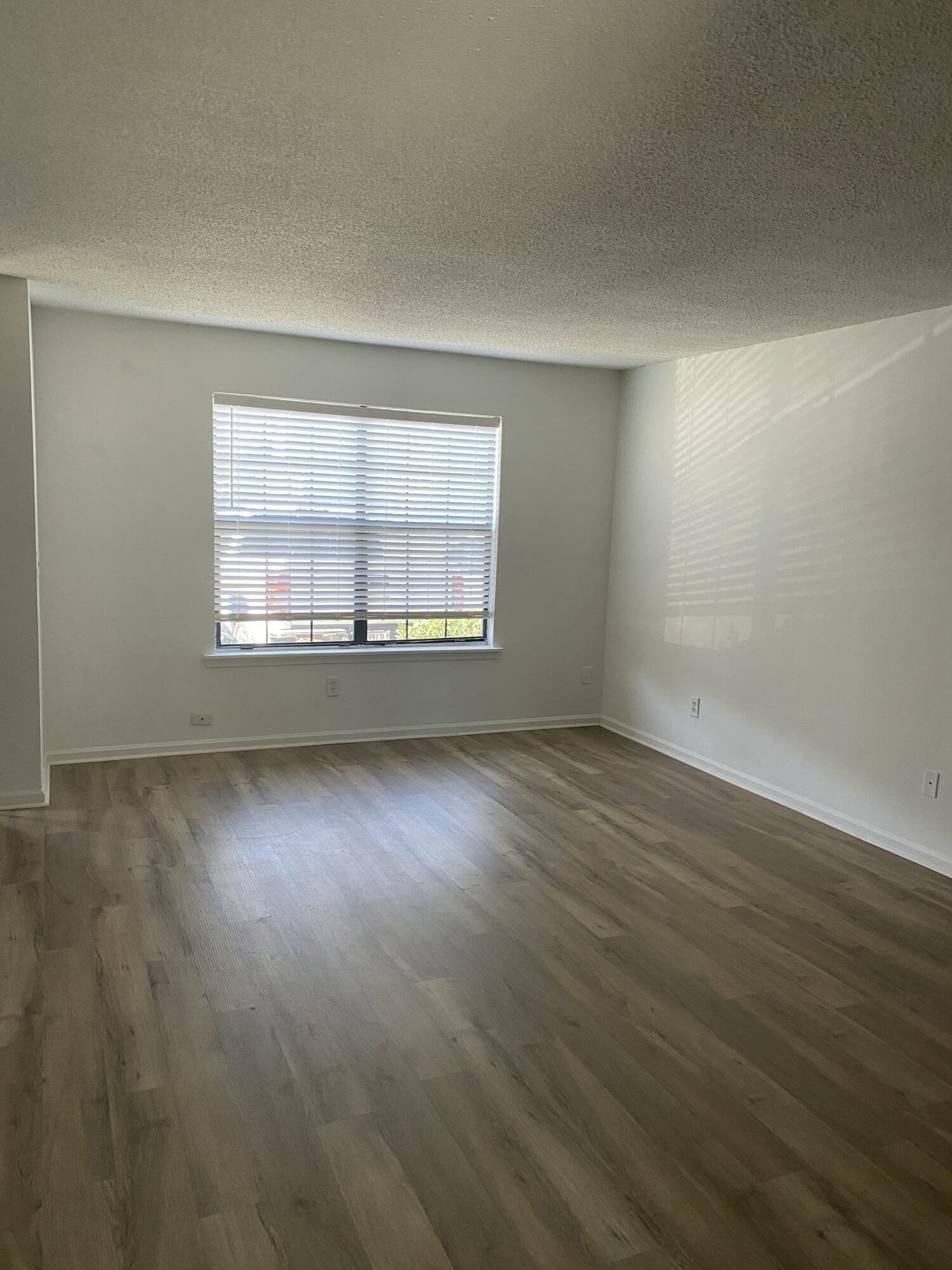 8040 Thelen Street North Charleston, SC 29406 - Photo 7 of 13 IMG_2659