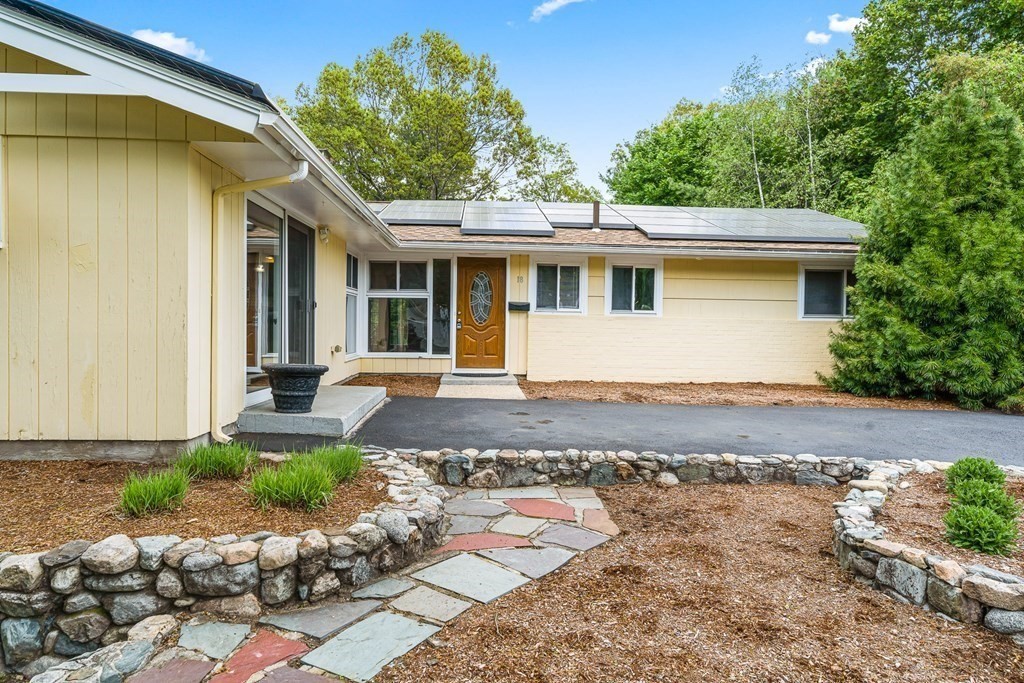 18 Daniels Road Framingham, MA 01701 - Photo 2 of 39 Gallery Image 2