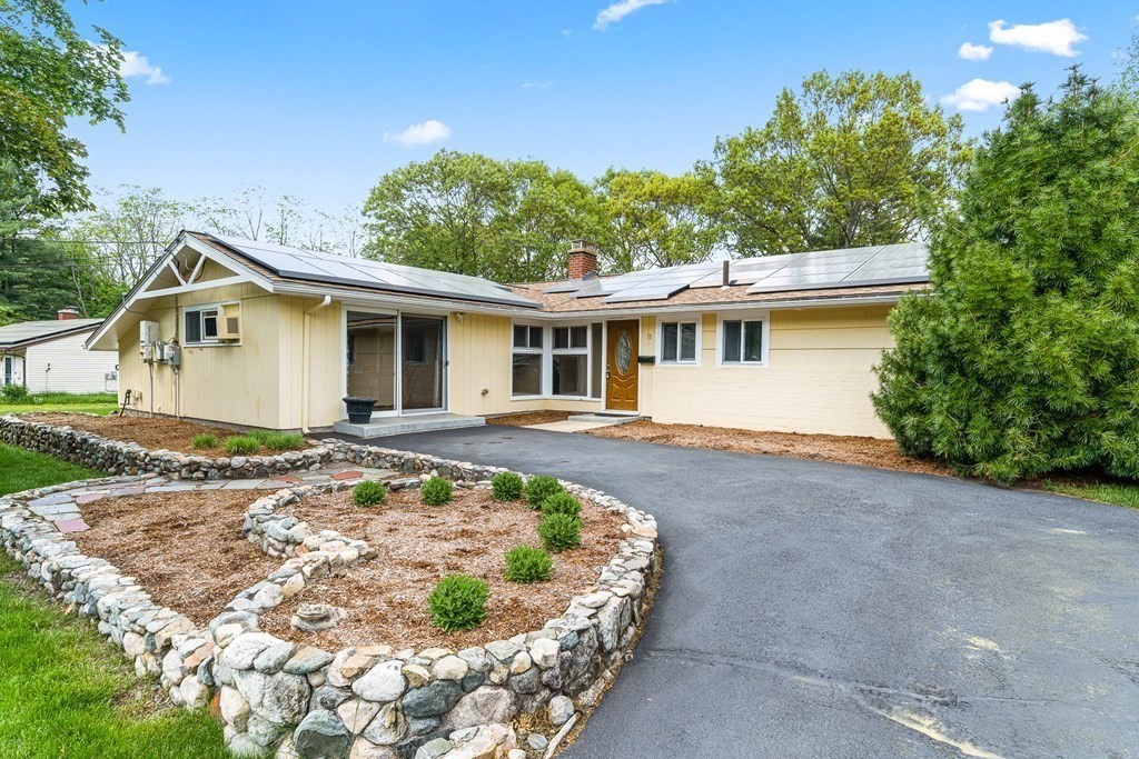 18 Daniels Road Framingham, MA 01701 - Photo 3 of 39 Gallery Image 3