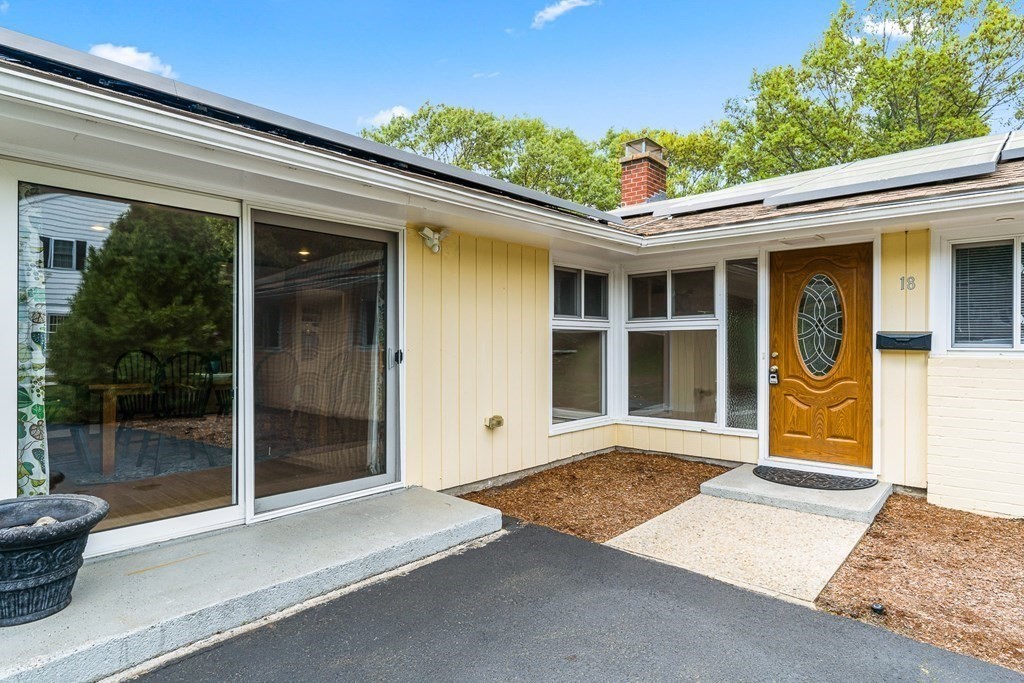 18 Daniels Road Framingham, MA 01701 - Photo 4 of 39 Gallery Image 4