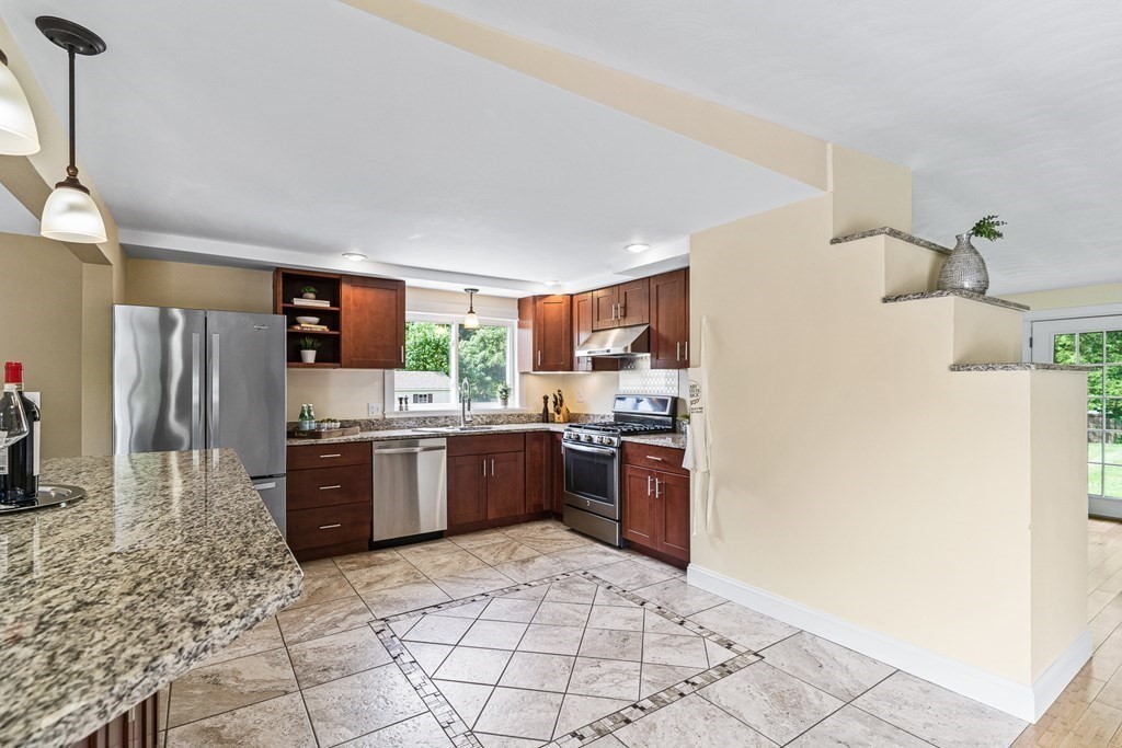 18 Daniels Road Framingham, MA 01701 - Photo 6 of 39 Gallery Image 6