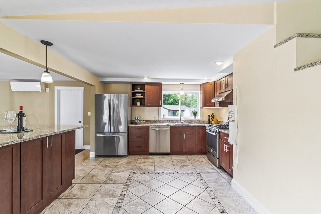18 Daniels Road Framingham, MA 01701 - Photo 7 of 39 Gallery Image 7