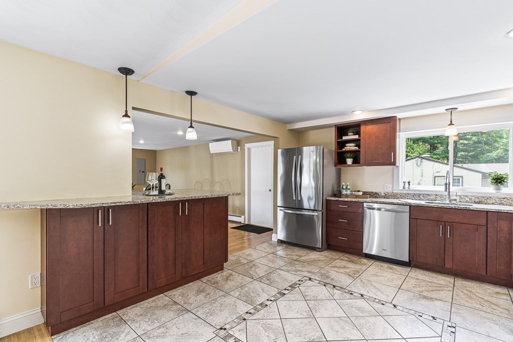 18 Daniels Road Framingham, MA 01701 - Photo 8 of 39 Gallery Image 8