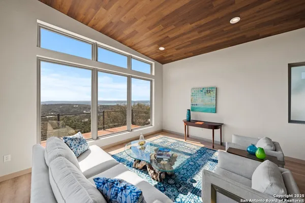 $665,000 | 301 Vip Drive, Canyon Lake, TX 78133