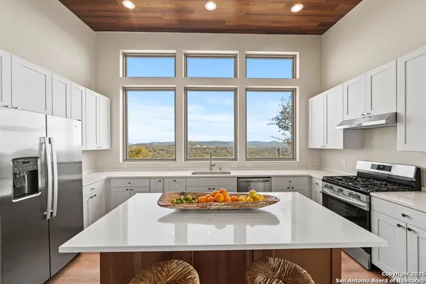 $665,000 | 301 Vip Drive, Canyon Lake, TX 78133