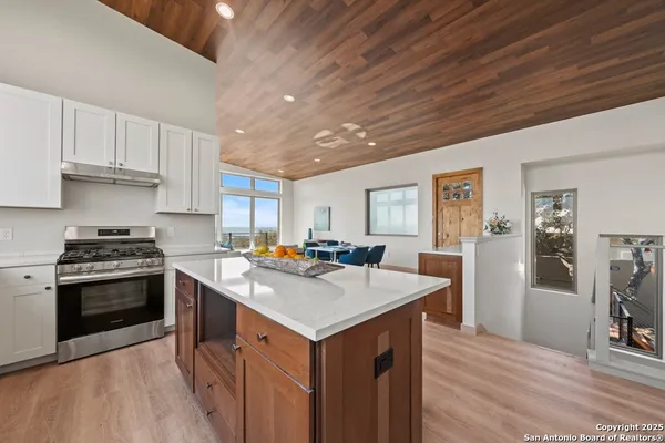 $665,000 | 301 Vip Drive, Canyon Lake, TX 78133