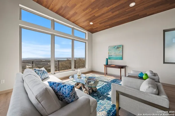 $665,000 | 301 Vip Drive, Canyon Lake, TX 78133
