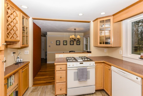 68 Ledgewood Road Dedham, MA 02026 - Photo 11 of 21 Gallery Image 11