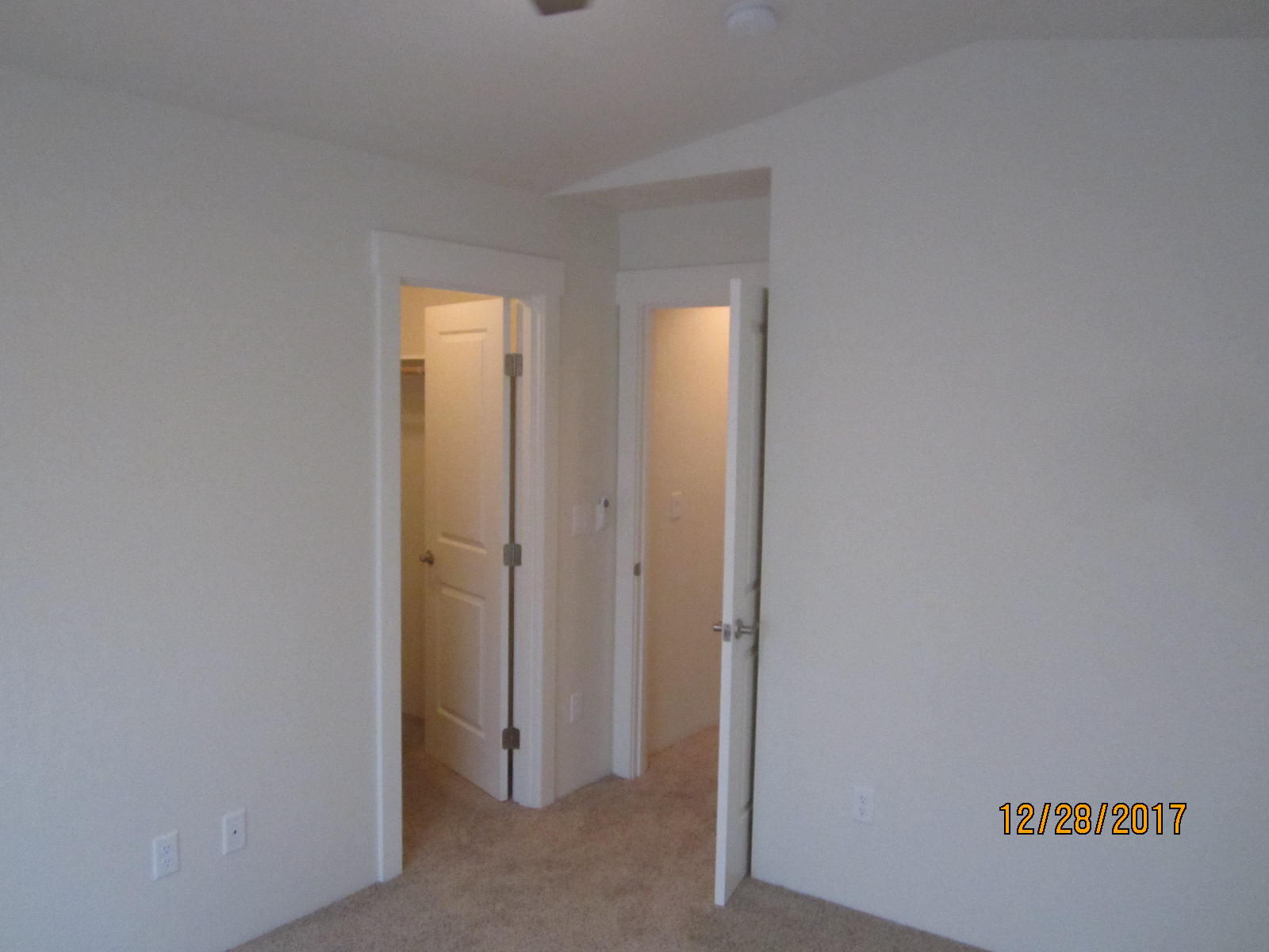 215 South C Street Phoenix, OR 97535 - Photo 17 of 23 217 C St For listing (19)
