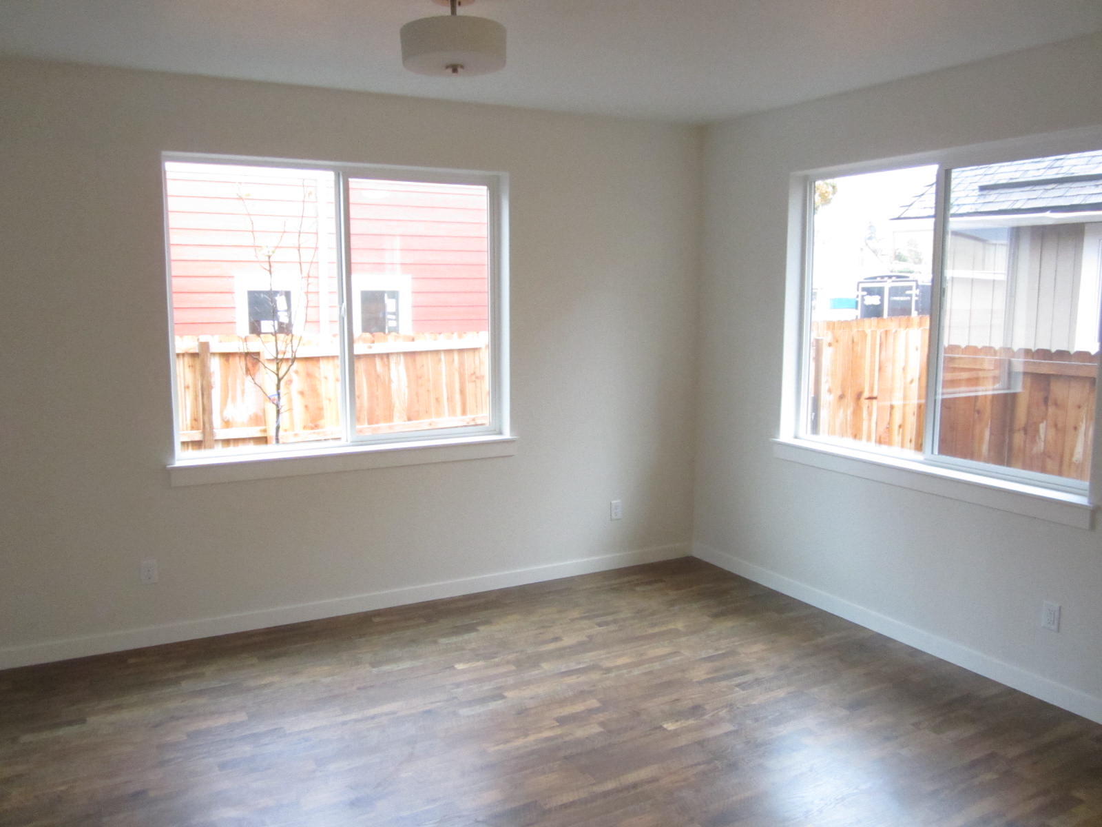 215 South C Street Phoenix, OR 97535 - Photo 6 of 23 217 C St For listing (25)