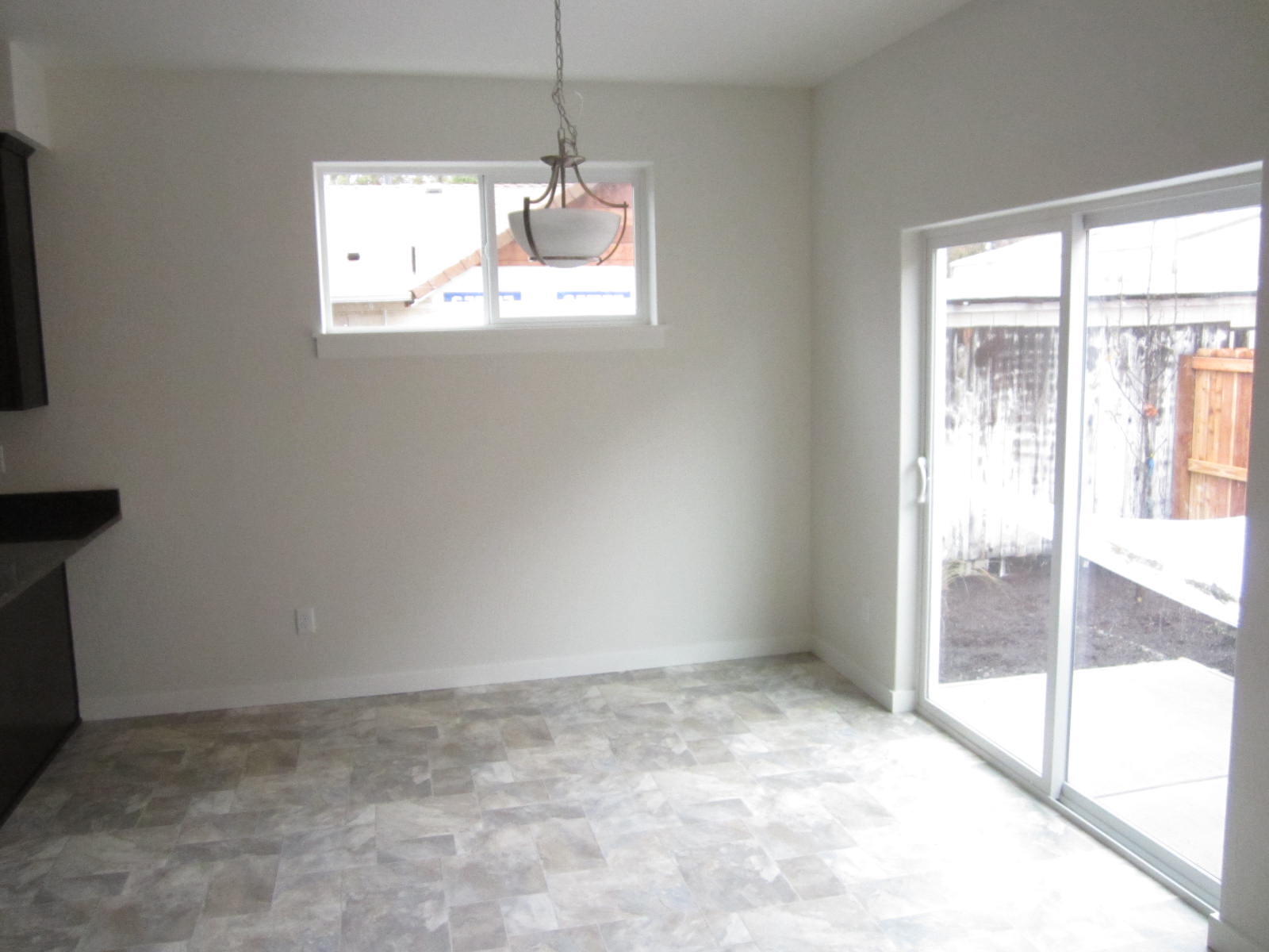 215 South C Street Phoenix, OR 97535 - Photo 9 of 23 217 C St For listing (26)