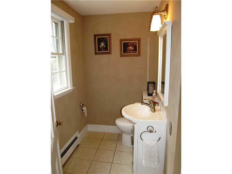 2 Hedgerow Drive Cumberland, ME 04021 - Photo 20 of 32 Bathroom. 1st floor 1/2 bath