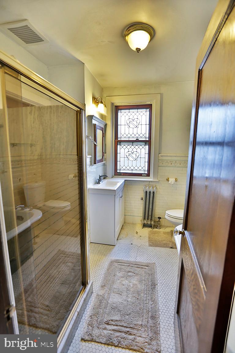 1911 Wynnewood Road Philadelphia, PA 19151 - Photo 13 of 29 Bathroom