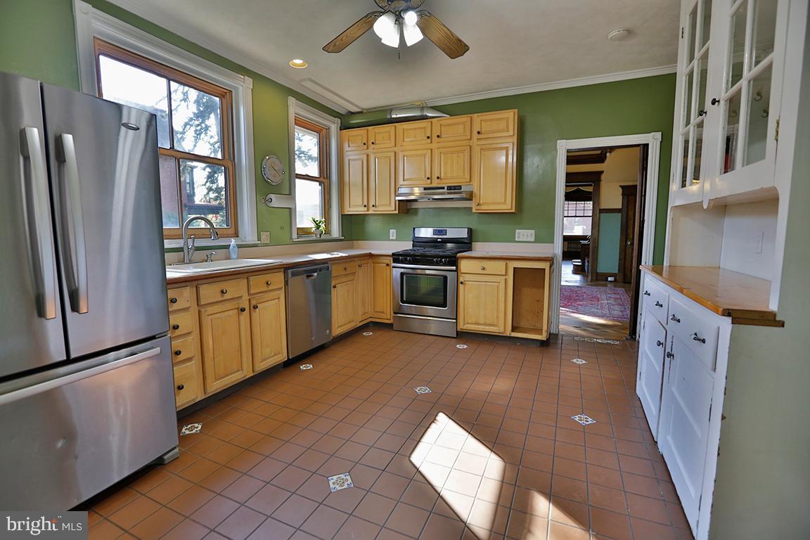 1911 Wynnewood Road Philadelphia, PA 19151 - Photo 9 of 29 Kitchen