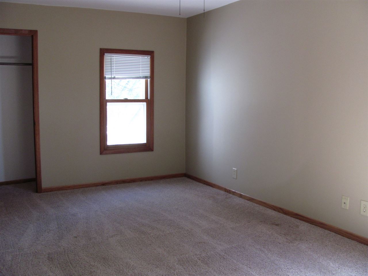 852 10th Street Beloit, WI 53511 - Photo 16 of 20 an empty room with a window
