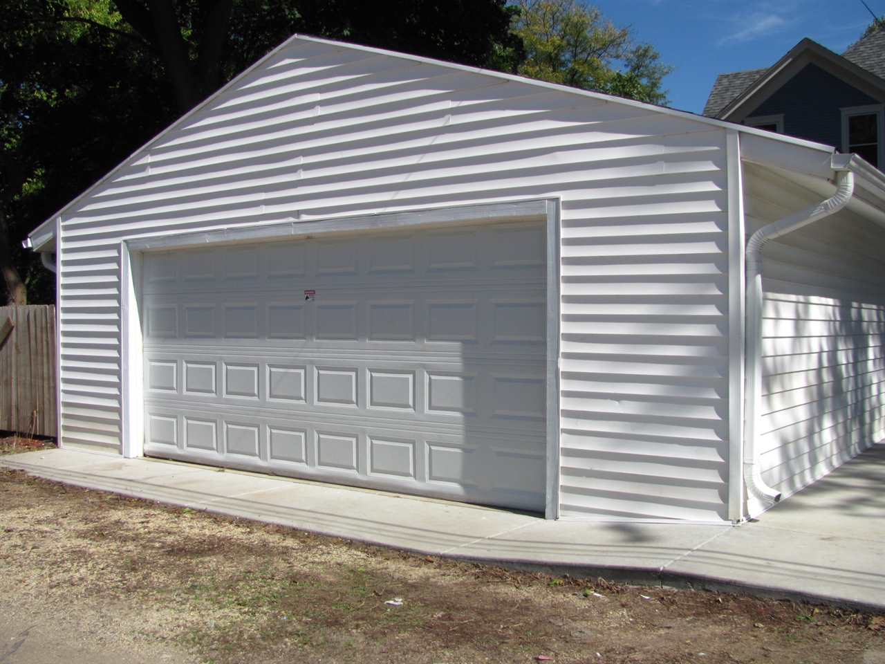 852 10th Street Beloit, WI 53511 - Photo 7 of 20 a front view of a house