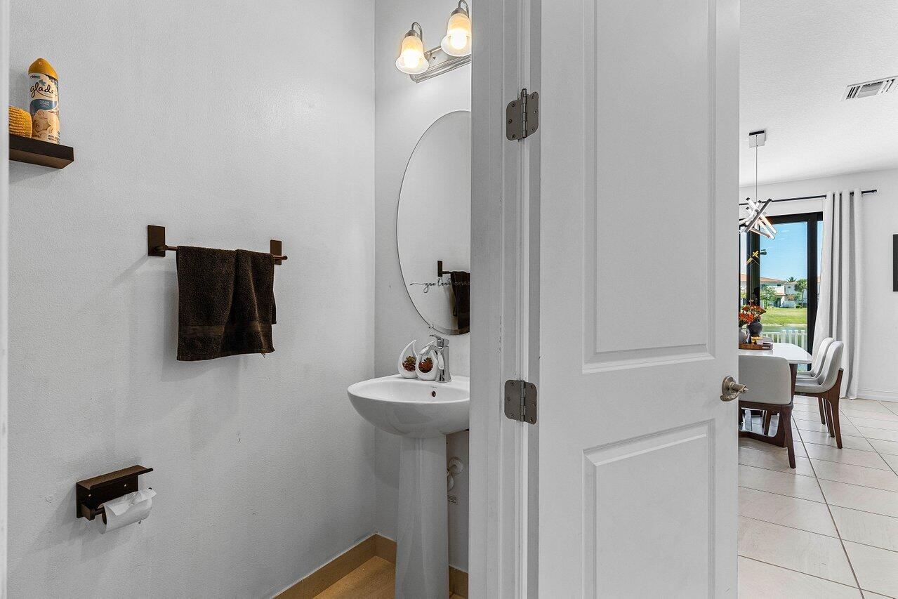9481 Glider Way Boca Raton, FL 33428 - Photo 19 of 39 Powder Room