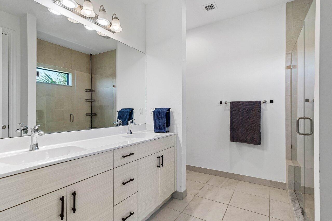 9481 Glider Way Boca Raton, FL 33428 - Photo 23 of 39 Master Bathroom