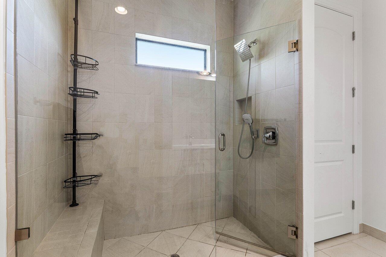9481 Glider Way Boca Raton, FL 33428 - Photo 24 of 39 Bathroom