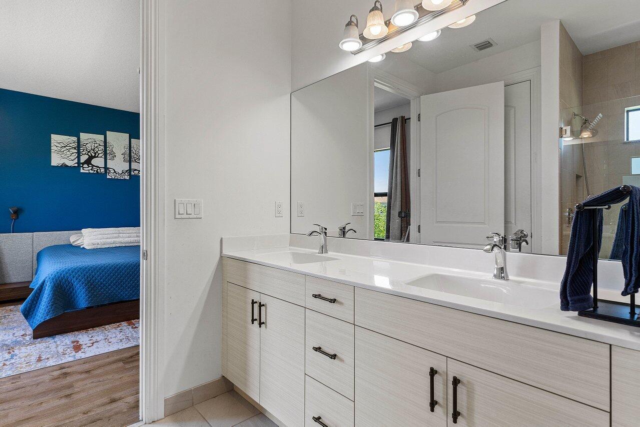 9481 Glider Way Boca Raton, FL 33428 - Photo 25 of 39 Bathroom
