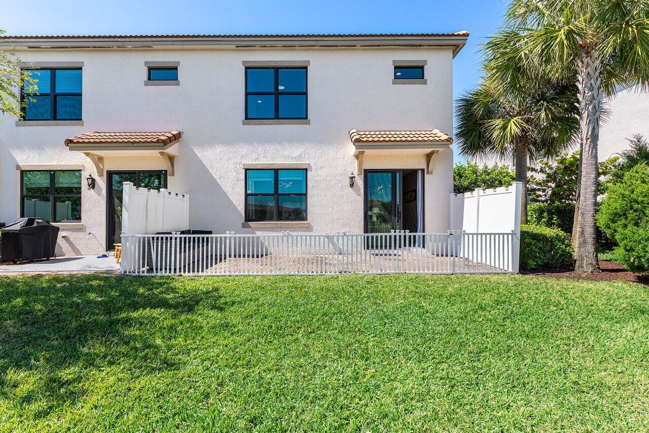 9481 Glider Way Boca Raton, FL 33428 - Photo 36 of 39 Rear Yard