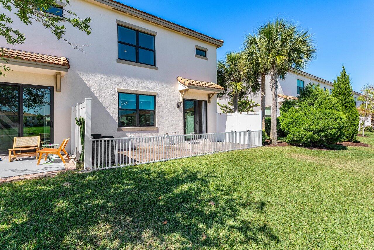 9481 Glider Way Boca Raton, FL 33428 - Photo 37 of 39 Rear Yard