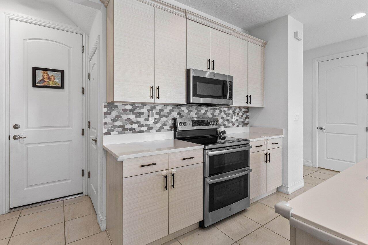 9481 Glider Way Boca Raton, FL 33428 - Photo 9 of 39 Kitchen