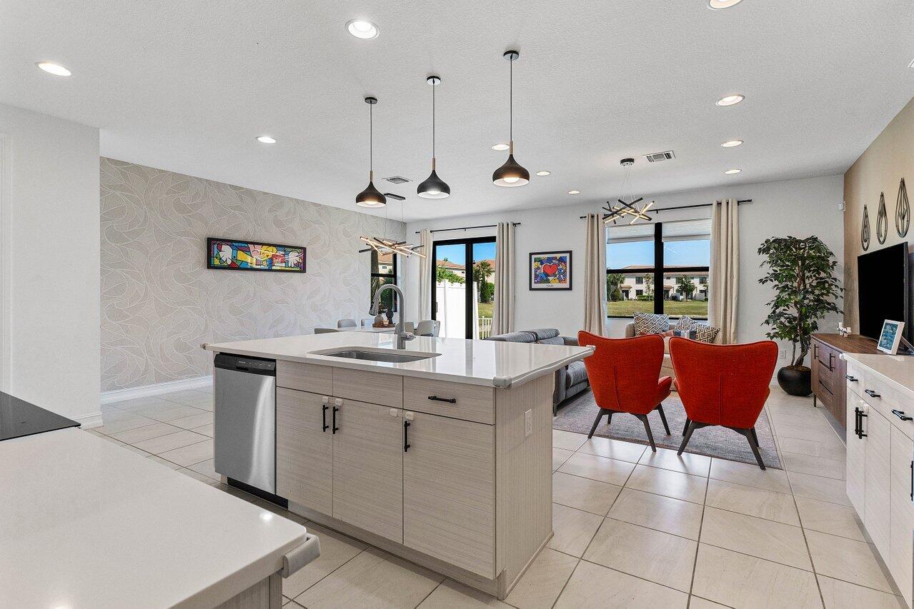 9481 Glider Way Boca Raton, FL 33428 - Photo 10 of 39 Kitchen