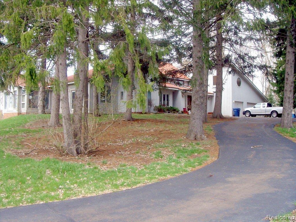 41700 West 9 Mile Road Novi, MI 48375 - Photo 1 of 18 06Value$712k offer $309k