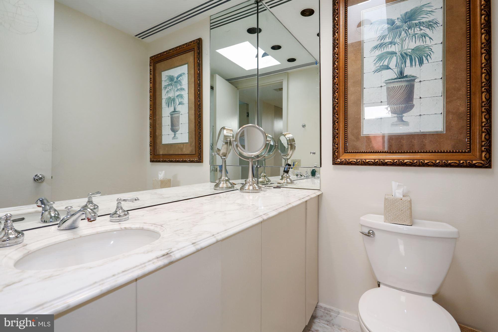 2501 M Street Northwest, Unit 717 Washington, DC 20037 - Photo 21 of 34 Full Bath