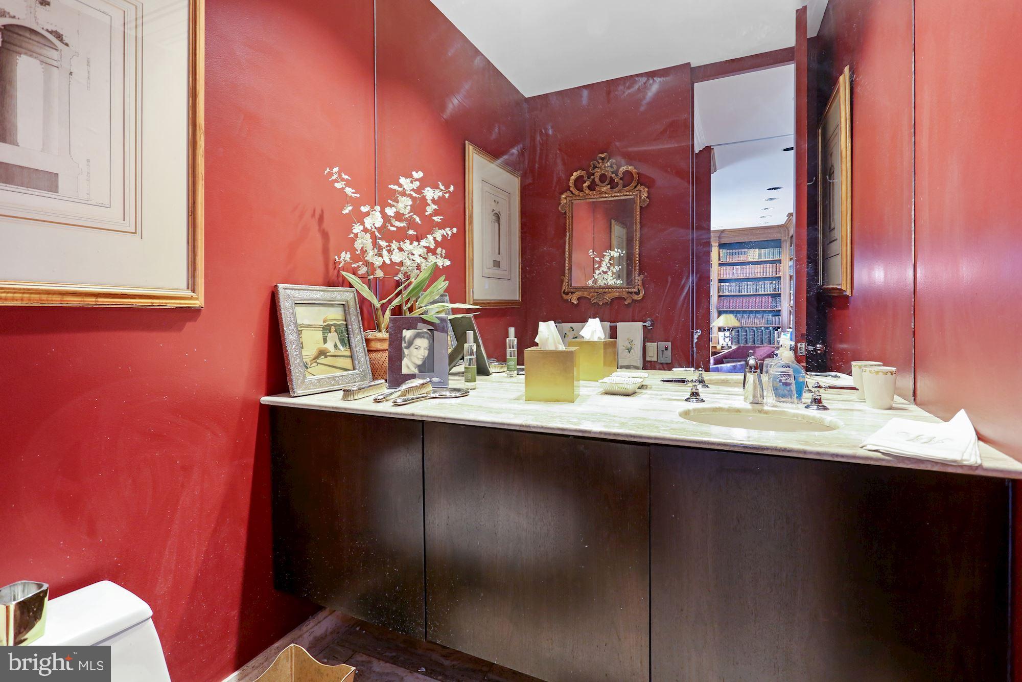 2501 M Street Northwest, Unit 717 Washington, DC 20037 - Photo 9 of 34 Main Level - Powder Room