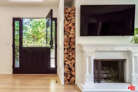 $1,549,000 | 8421 Kirkwood Drive, Los Angeles, CA 90046