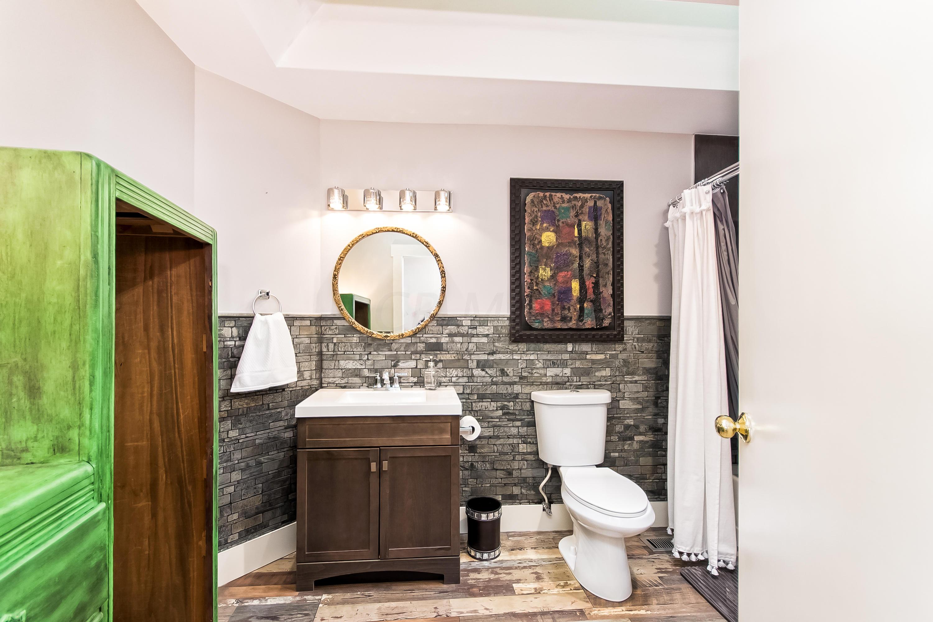 2145 Sandston Road Upper Arlington, OH 43220 - Photo 25 of 45 F 2145 Sandston020
