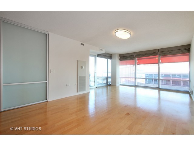 800 Elgin Road, Unit 1317 Evanston, IL 60201 - Photo 3 of 10