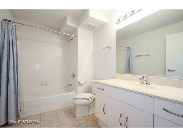 800 Elgin Road, Unit 1317 Evanston, IL 60201 - Photo 9 of 10