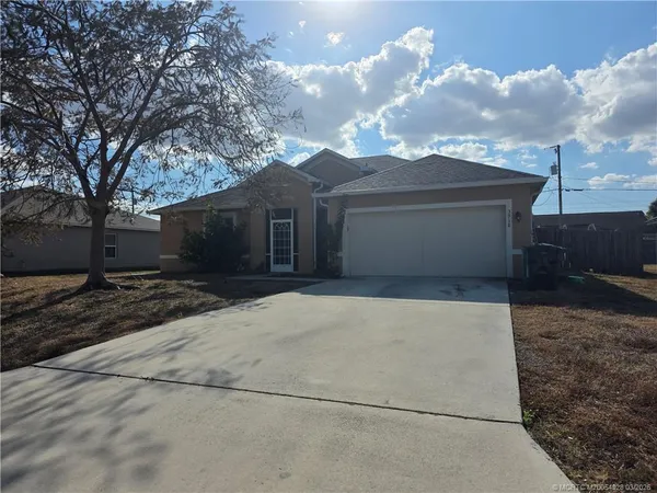 $2,900 | 3918 Southwest Kakopo Street, Port St. Lucie, FL 34953