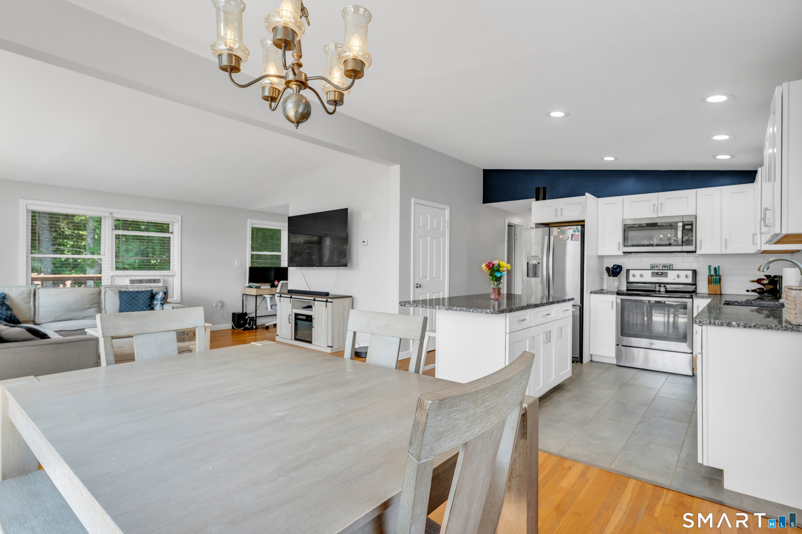 95 Crest Drive Groton, CT 06355 - Photo 11 of 40