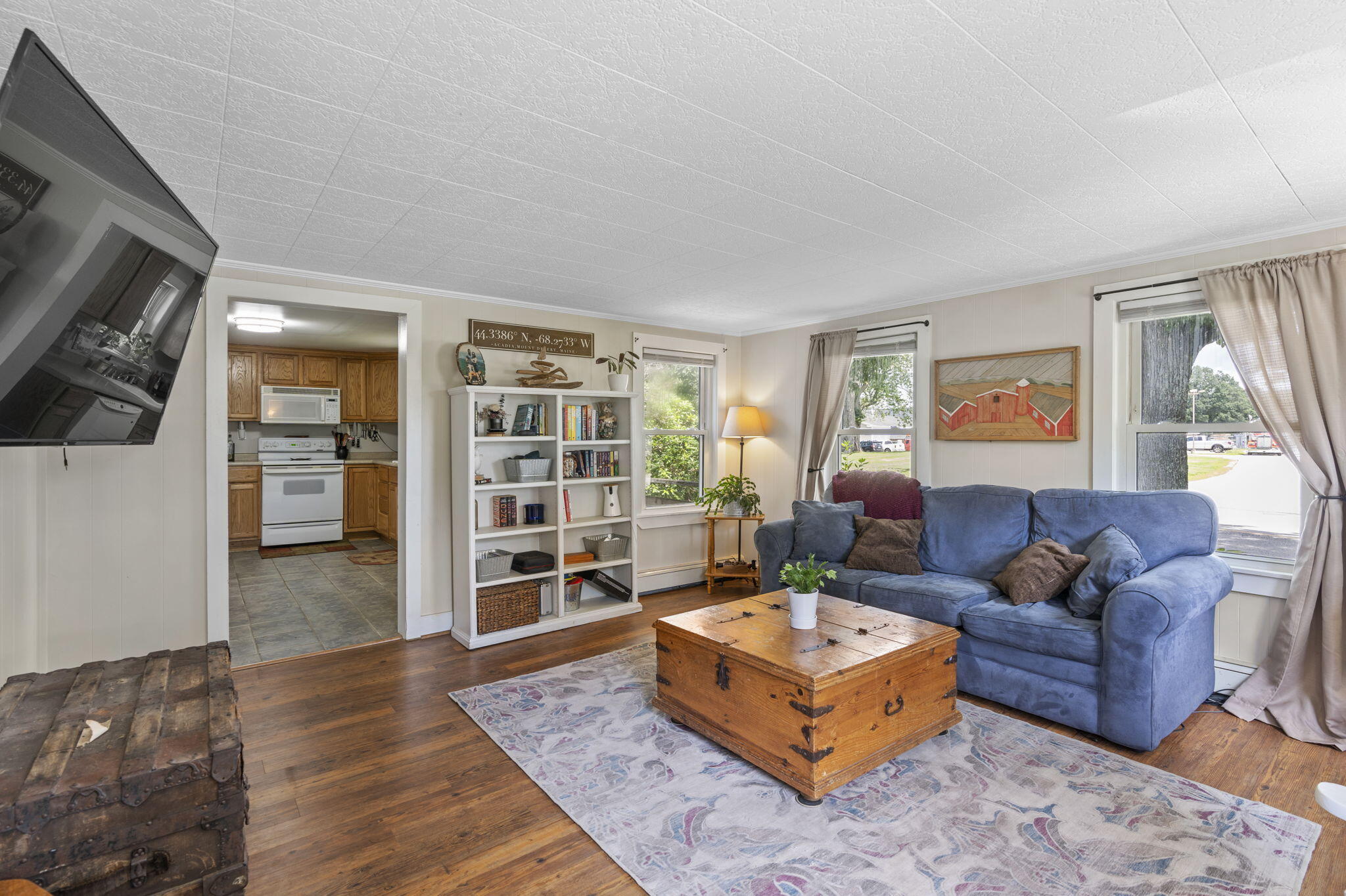 402 Roosevelt Trail Windham, ME 04062 - Photo 5 of 18 Living Room