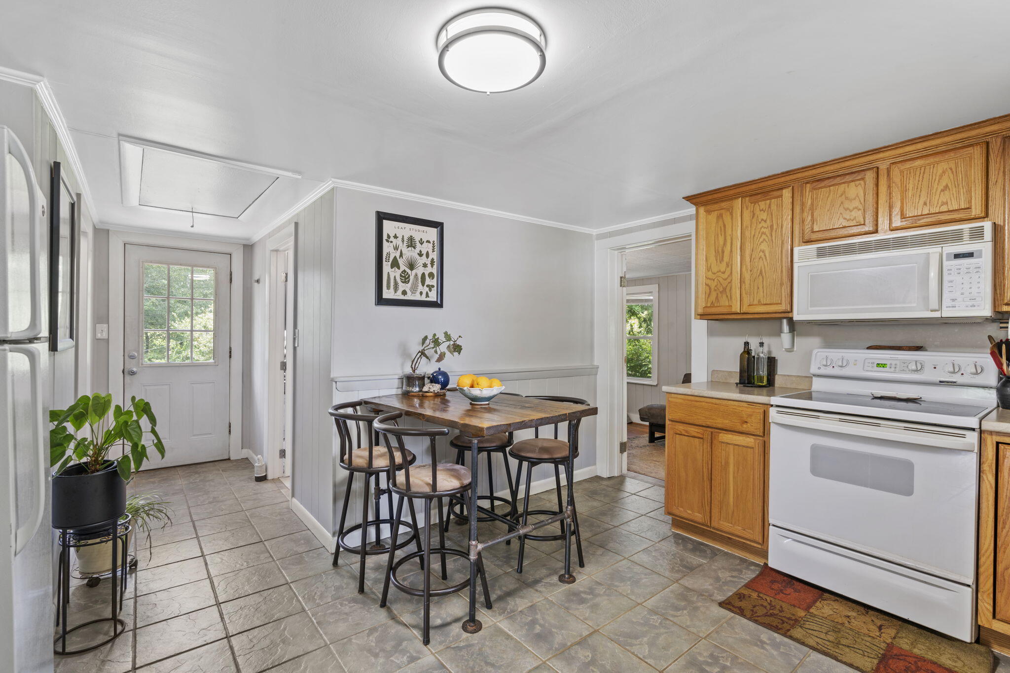 402 Roosevelt Trail Windham, ME 04062 - Photo 9 of 18 Kitchen