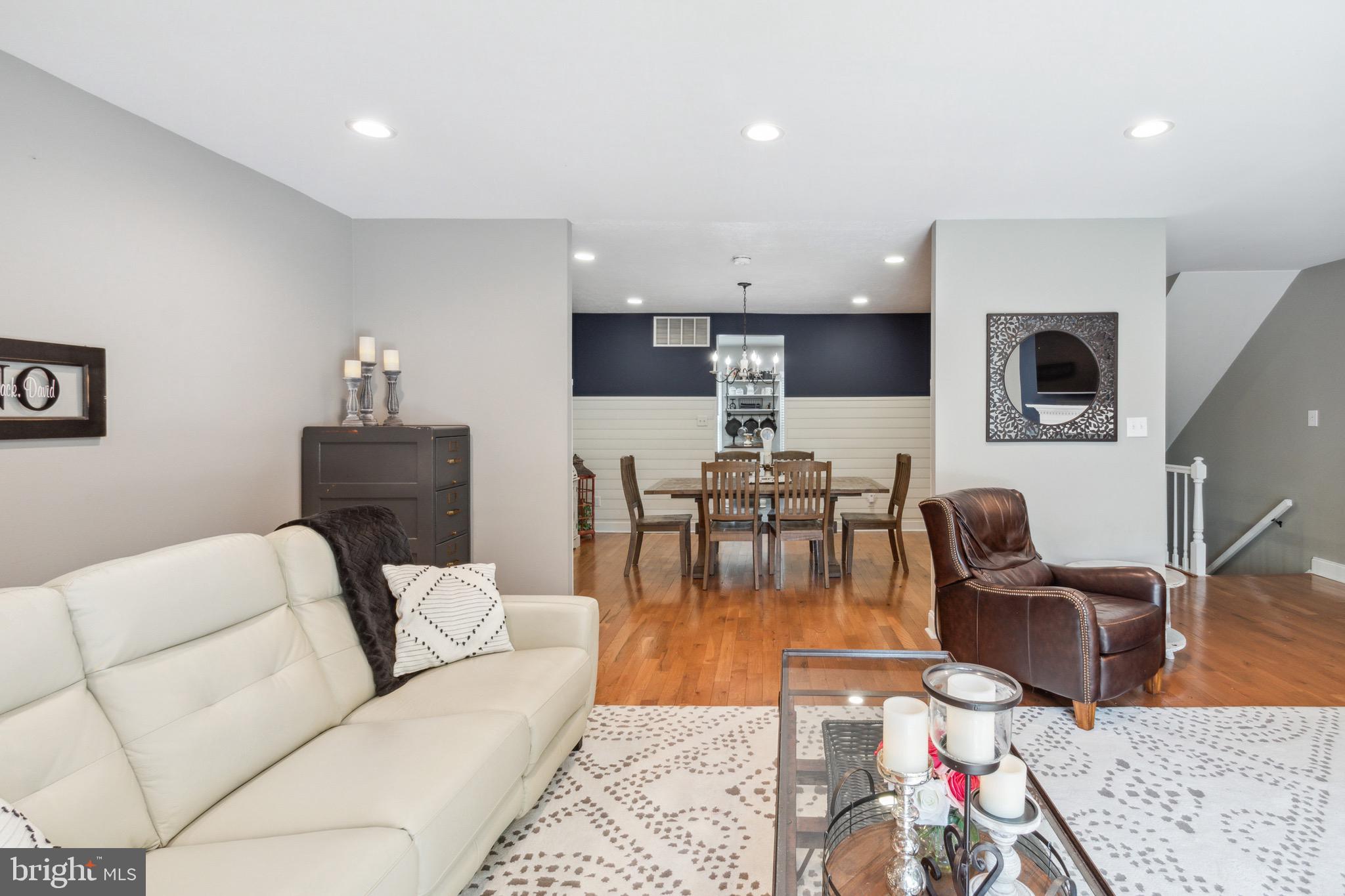 2314 Wonderview Road Lutherville-Timonium, MD 21093 - Photo 15 of 46 Living Room