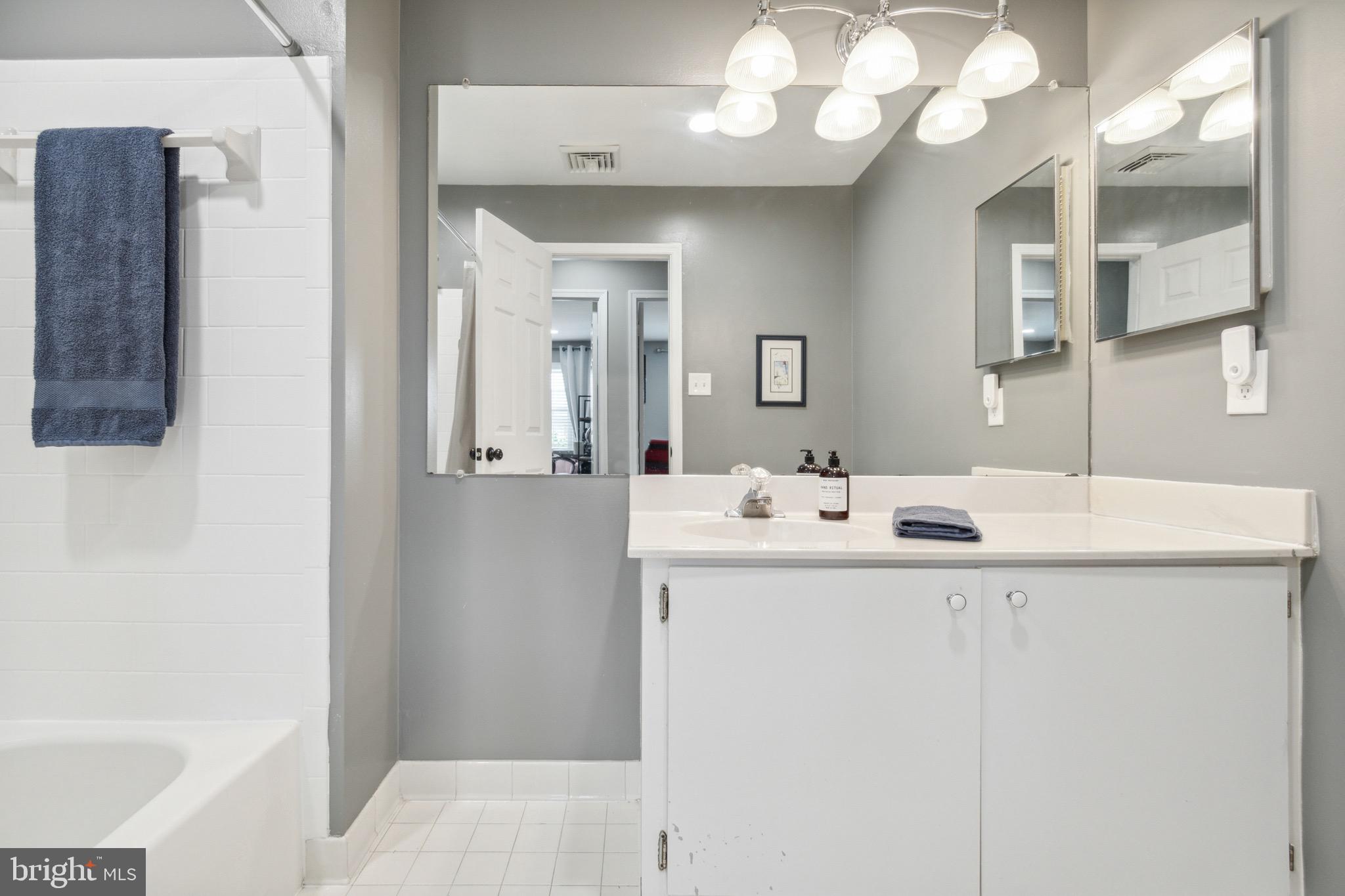 2314 Wonderview Road Lutherville-Timonium, MD 21093 - Photo 28 of 46 Upper Level Hall Full Bathroom