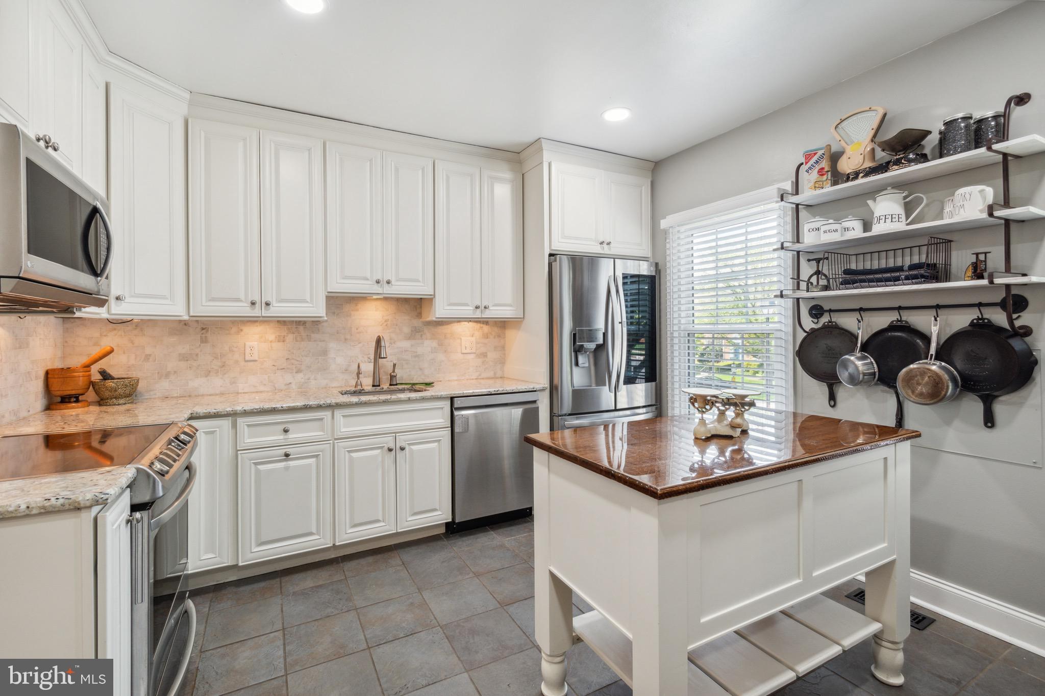 2314 Wonderview Road Lutherville-Timonium, MD 21093 - Photo 6 of 46 Large Island