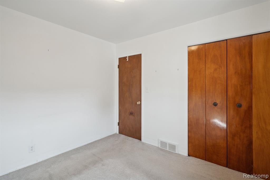31665 Hayes Road Warren, MI 48088 - Photo 16 of 26