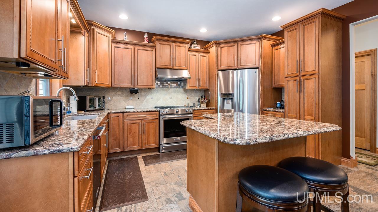 7695 Tipperary Road Gladstone, MI 49837 - Photo 8 of 65 Gallery Image 8