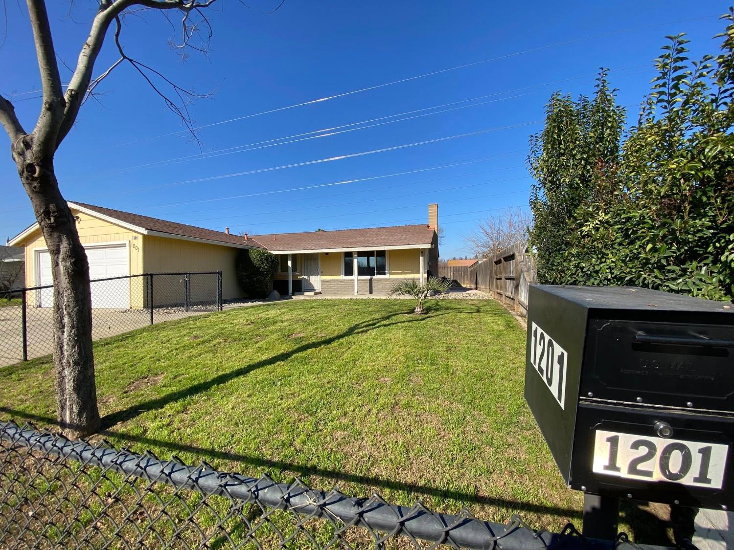 a front view of house with yard